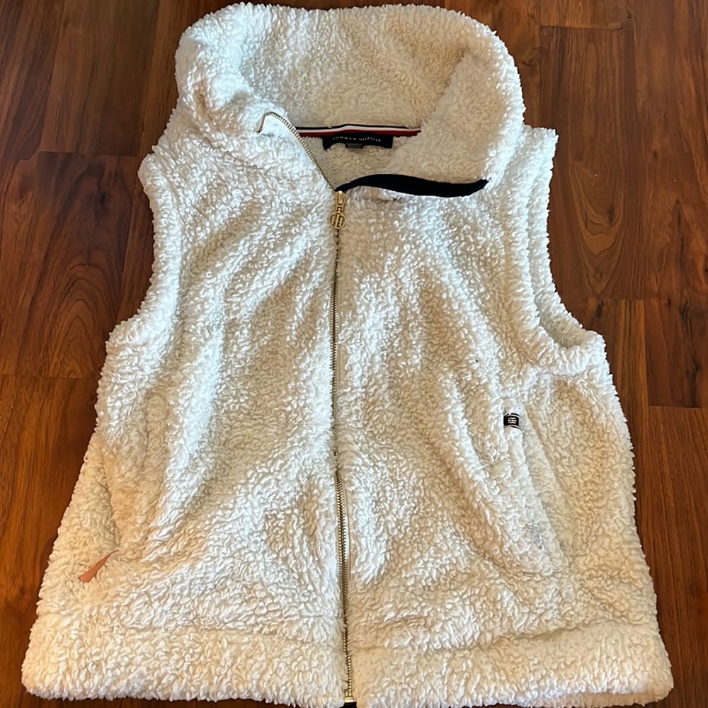 Tommy Hilfiger fuzzy vest size M